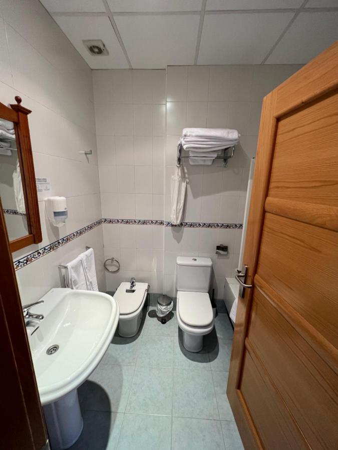 Hostal Villa El Colmenar Mombeltrán Exteriör bild